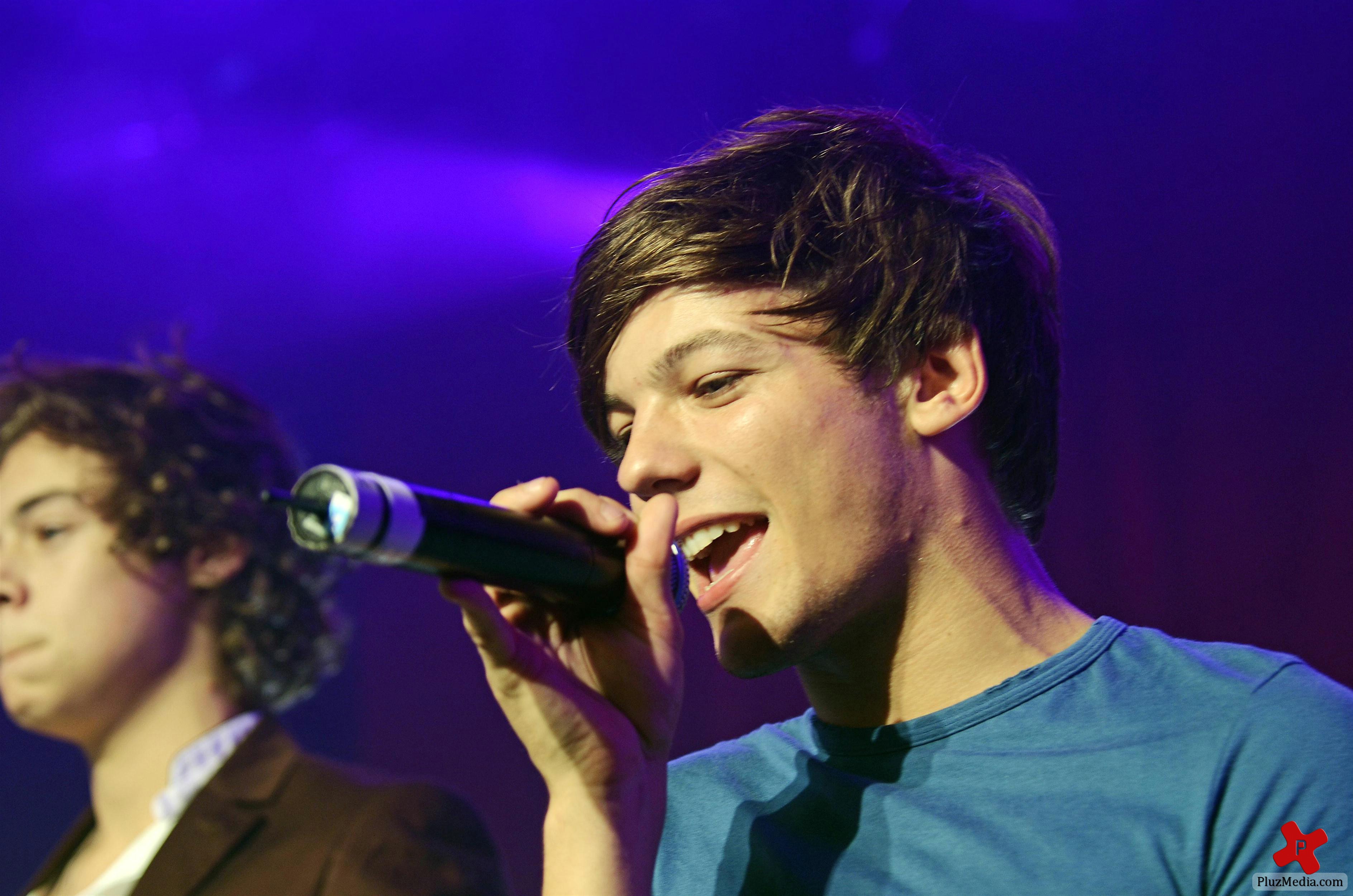 One Direction perform live at G-A-Y nightclub photos | Picture 80791